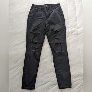 SO Super High Rise Curvy Jeggings Black Distressed 11